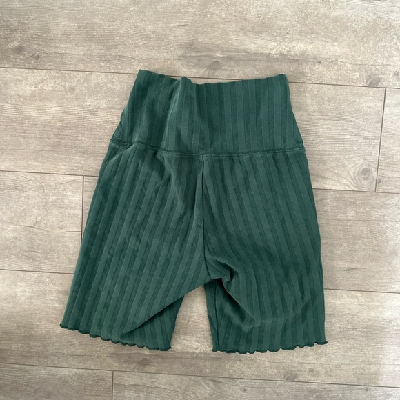 Offline by Aerie High Rise Bike Athletic Shorts 7” in seam
Euc size small - Picture 5 of 14